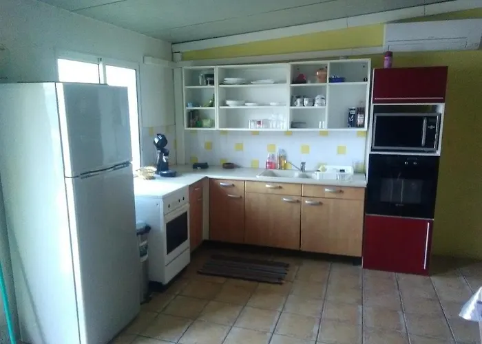 - Bord De Semesterbostad