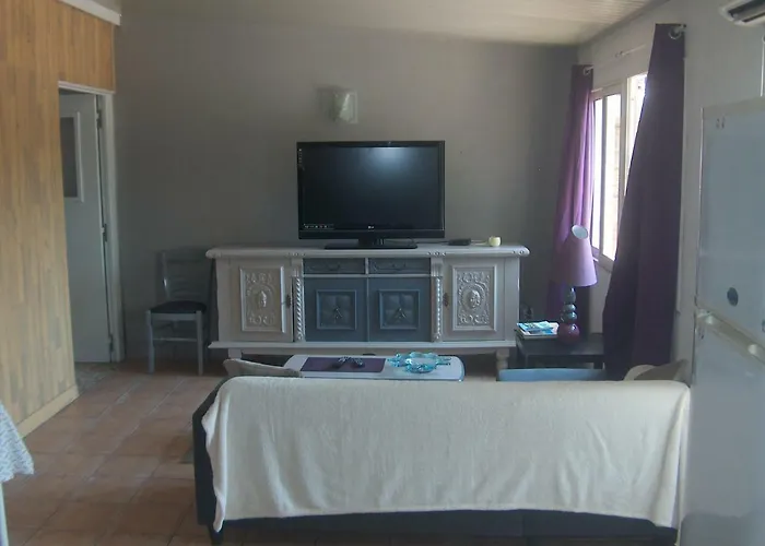 - Bord De Semesterbostad Vias